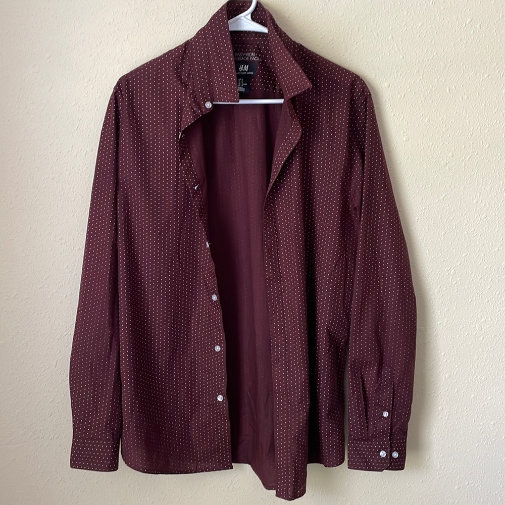 H&M Men’s Slim Fit Easy Iron Dress Shirt Button Up (Medium) Maroon